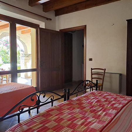 B&B S'Omu Antiga Nureci 外观 照片
