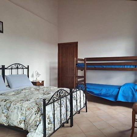 B&B S'Omu Antiga Nureci 外观 照片