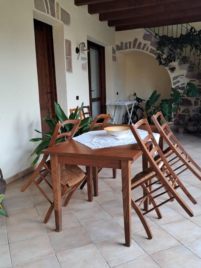 B&B S'Omu Antiga Nureci 外观 照片
